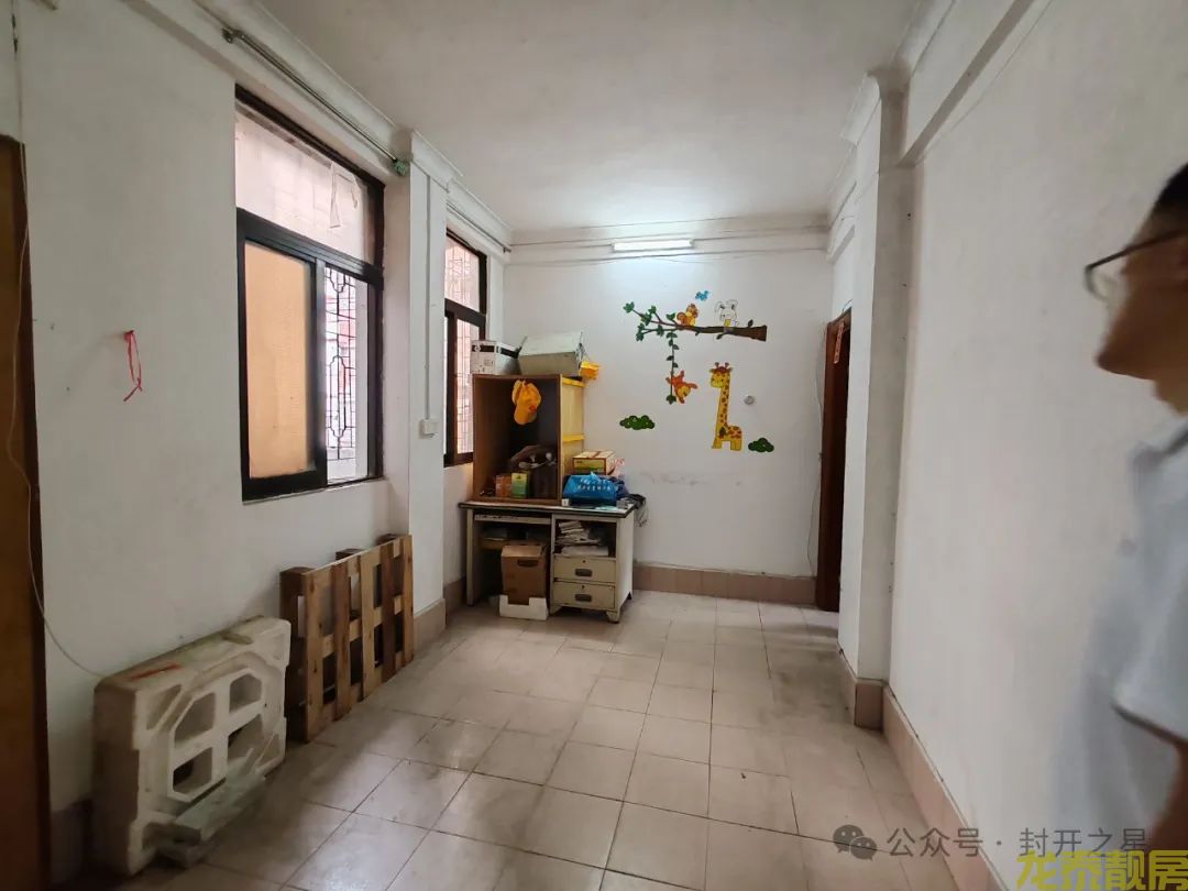 老城区中心市场附近  80方 3房  步梯2楼