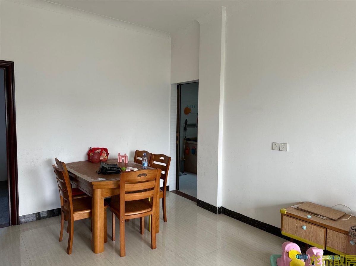 老城区 一小门口附近6楼