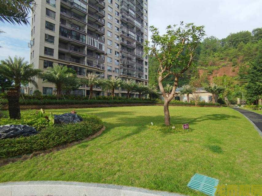 绿景豪庭，124平南北通透户型