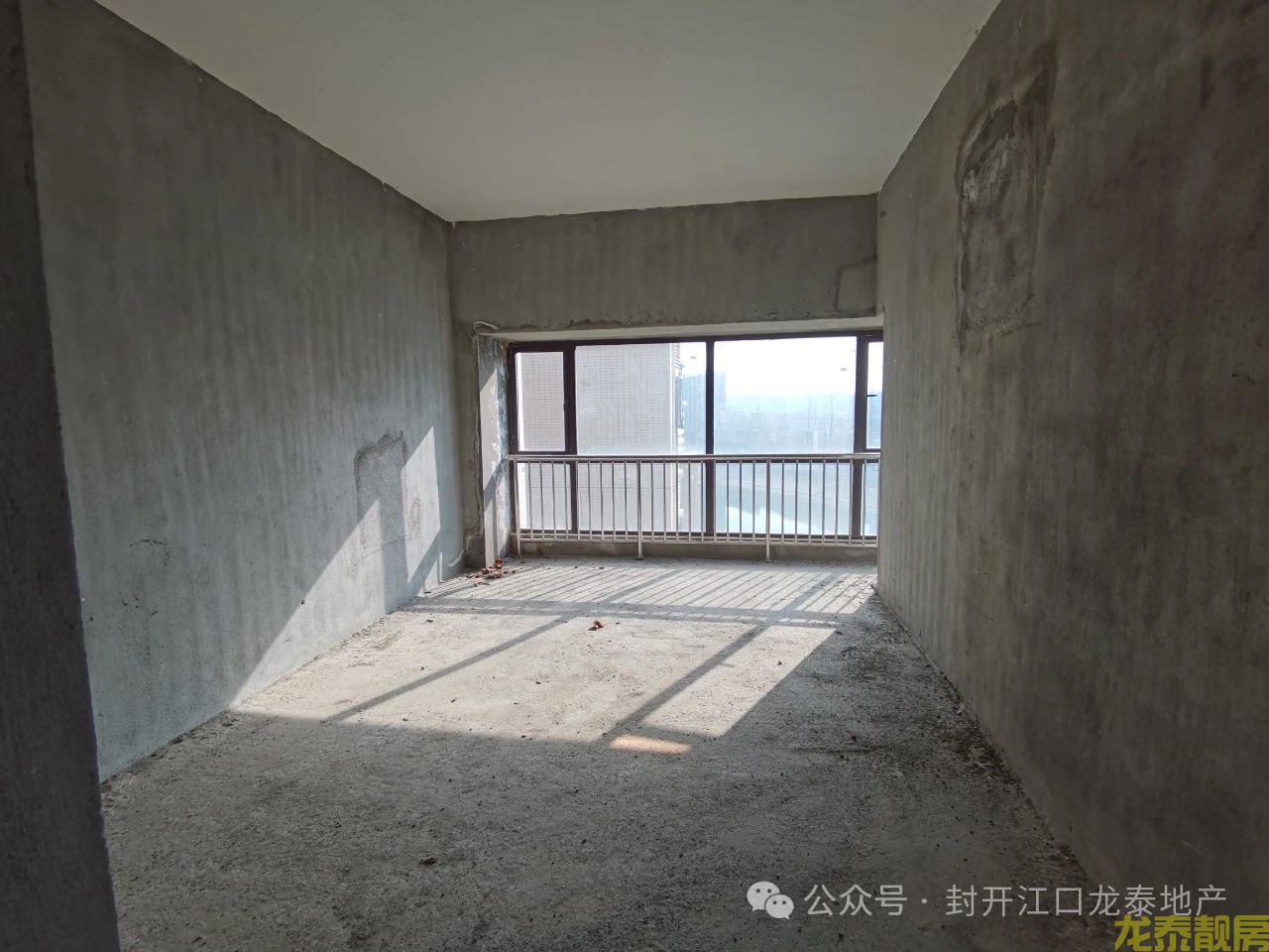 佰隆山河毛坯电梯中层4房