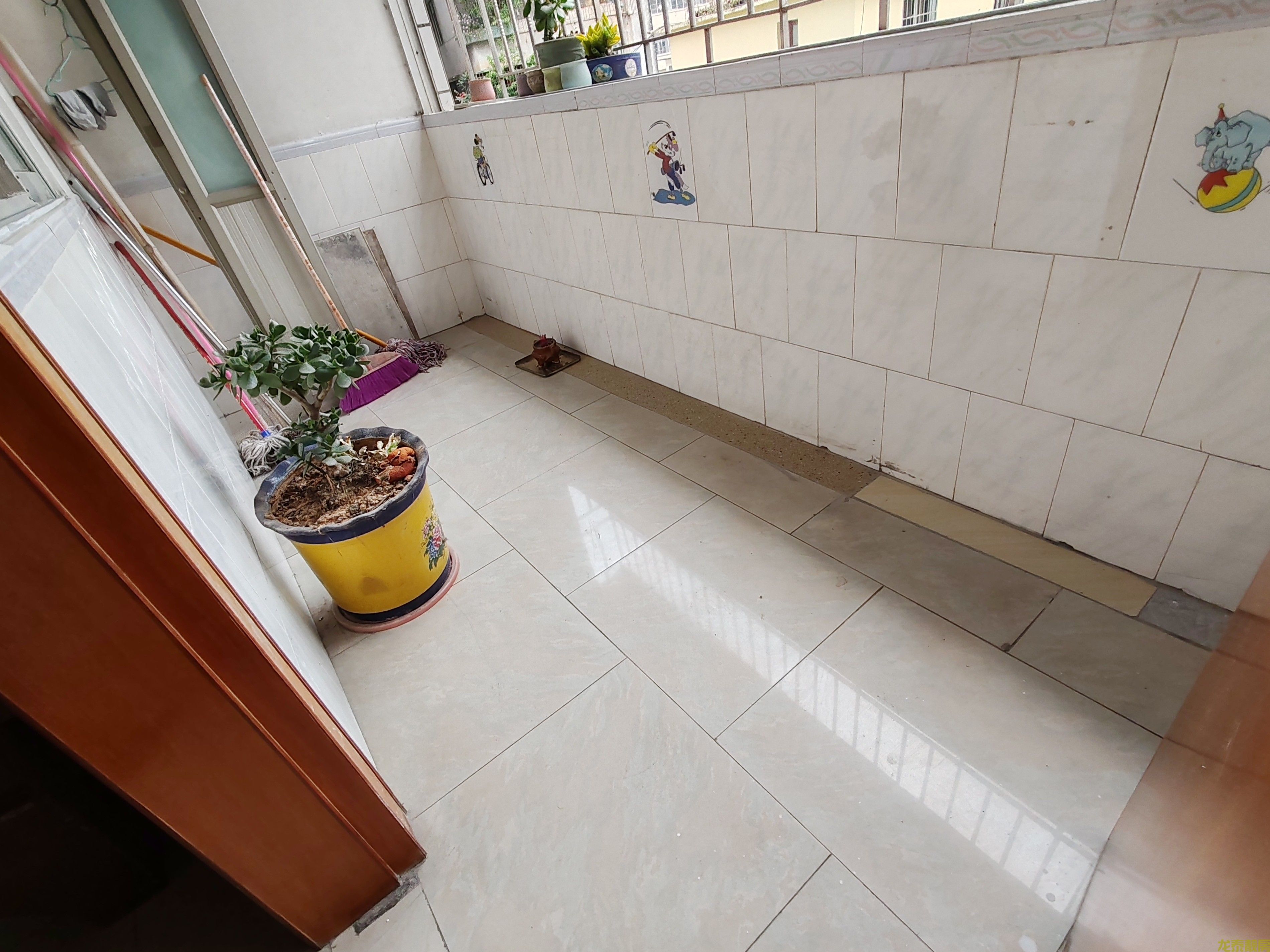 一小旁学区房步梯三楼