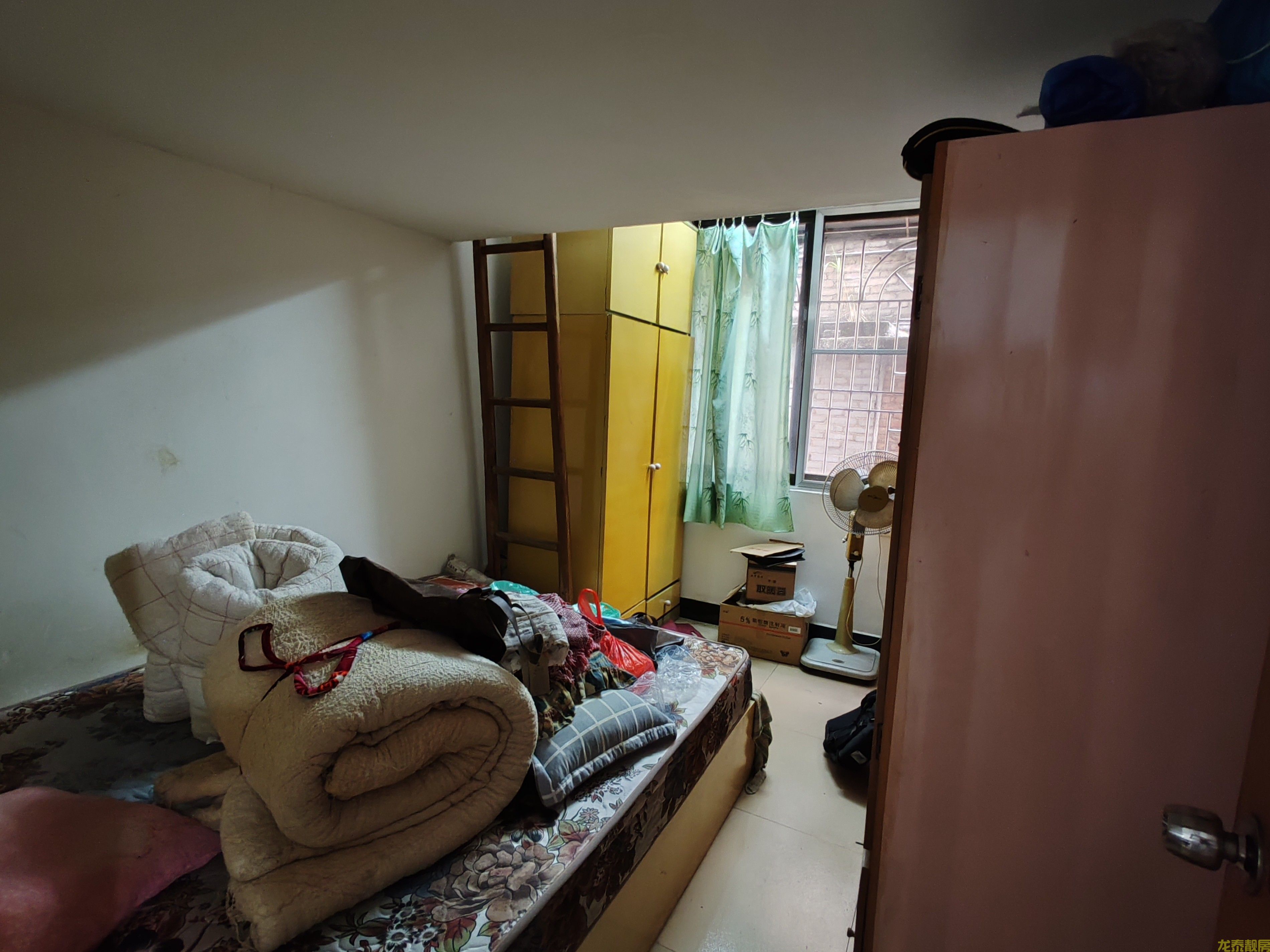 老城区中心市场附近步梯5楼