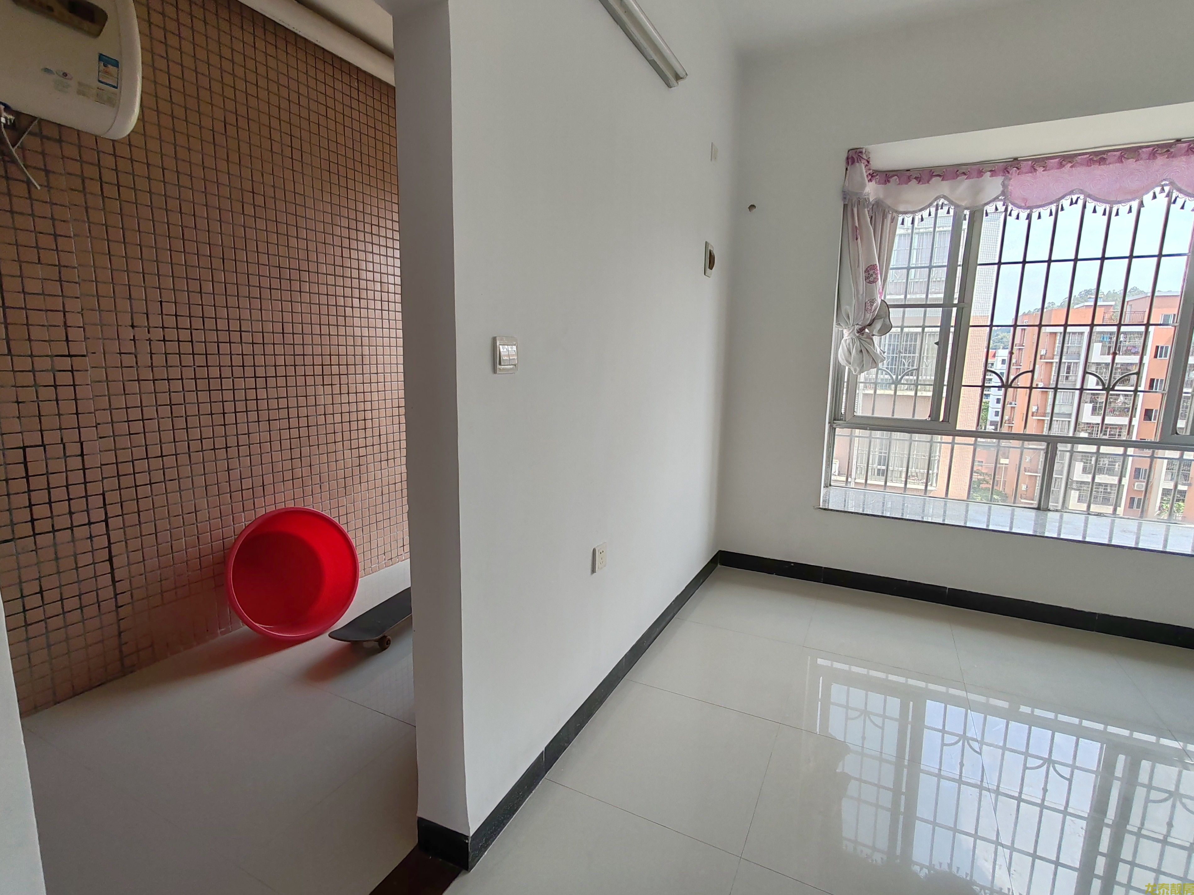 广信新城步梯7楼大户型