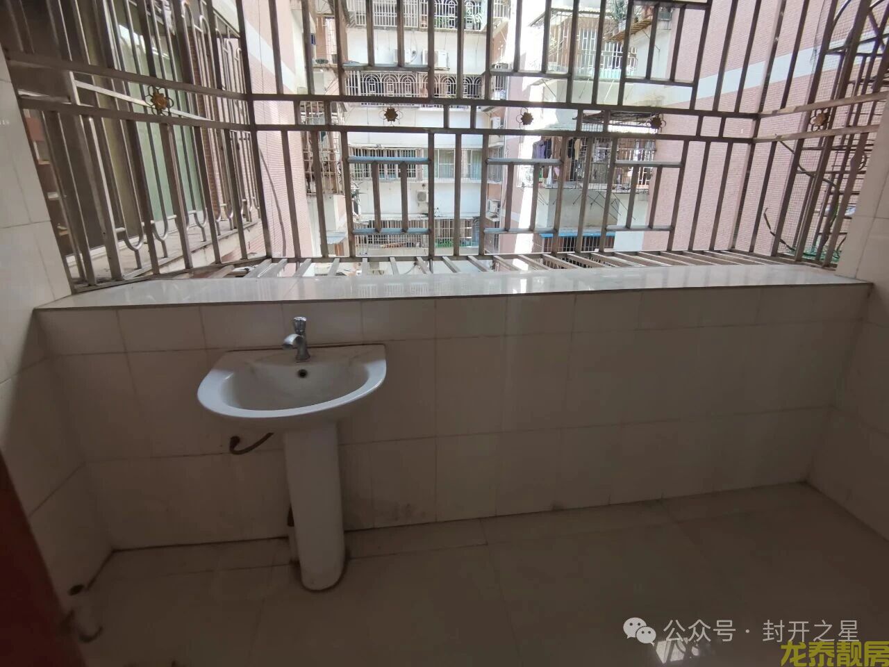 公园旁 步梯5楼 精装靓房出售