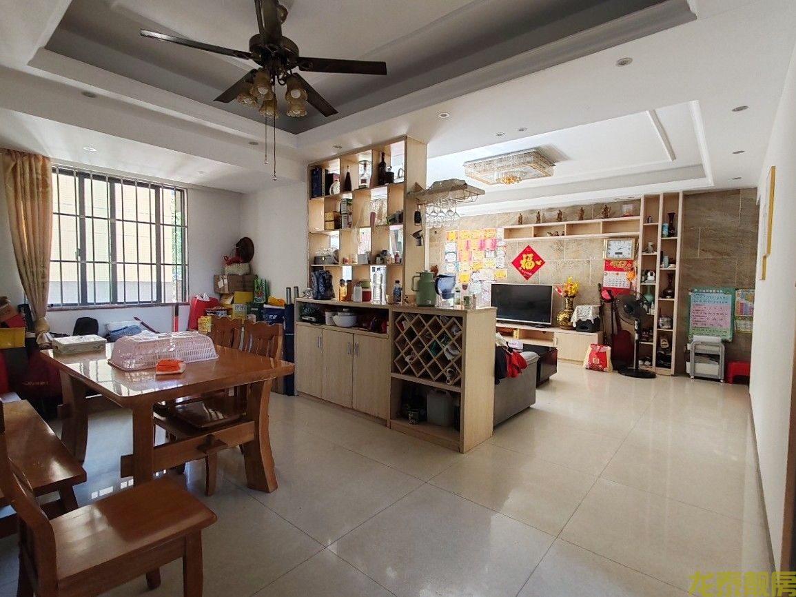 香槟壹号电梯南北对流精装三房送家私家电