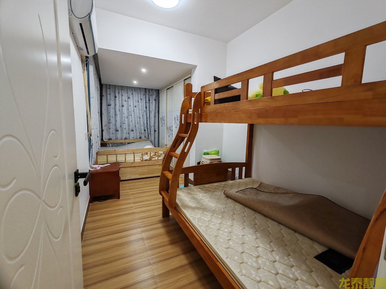 星河国际精装四房，送空中花园