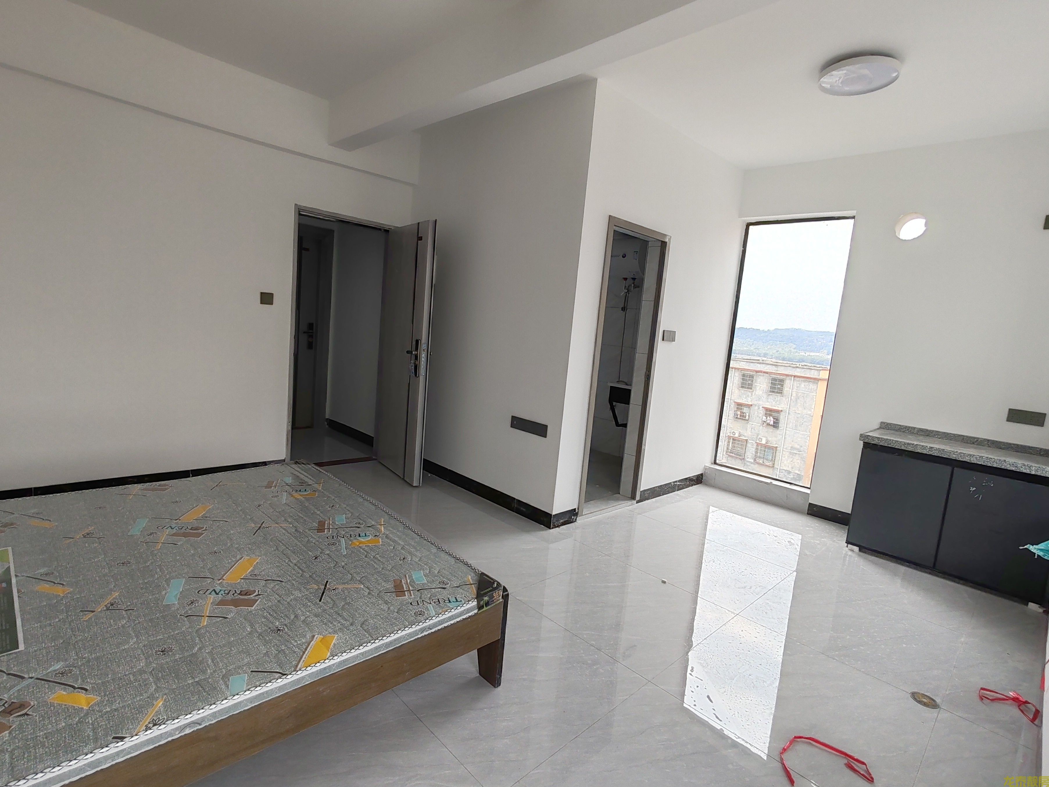 河南城区中心地段，电梯单间出租，拎包即住